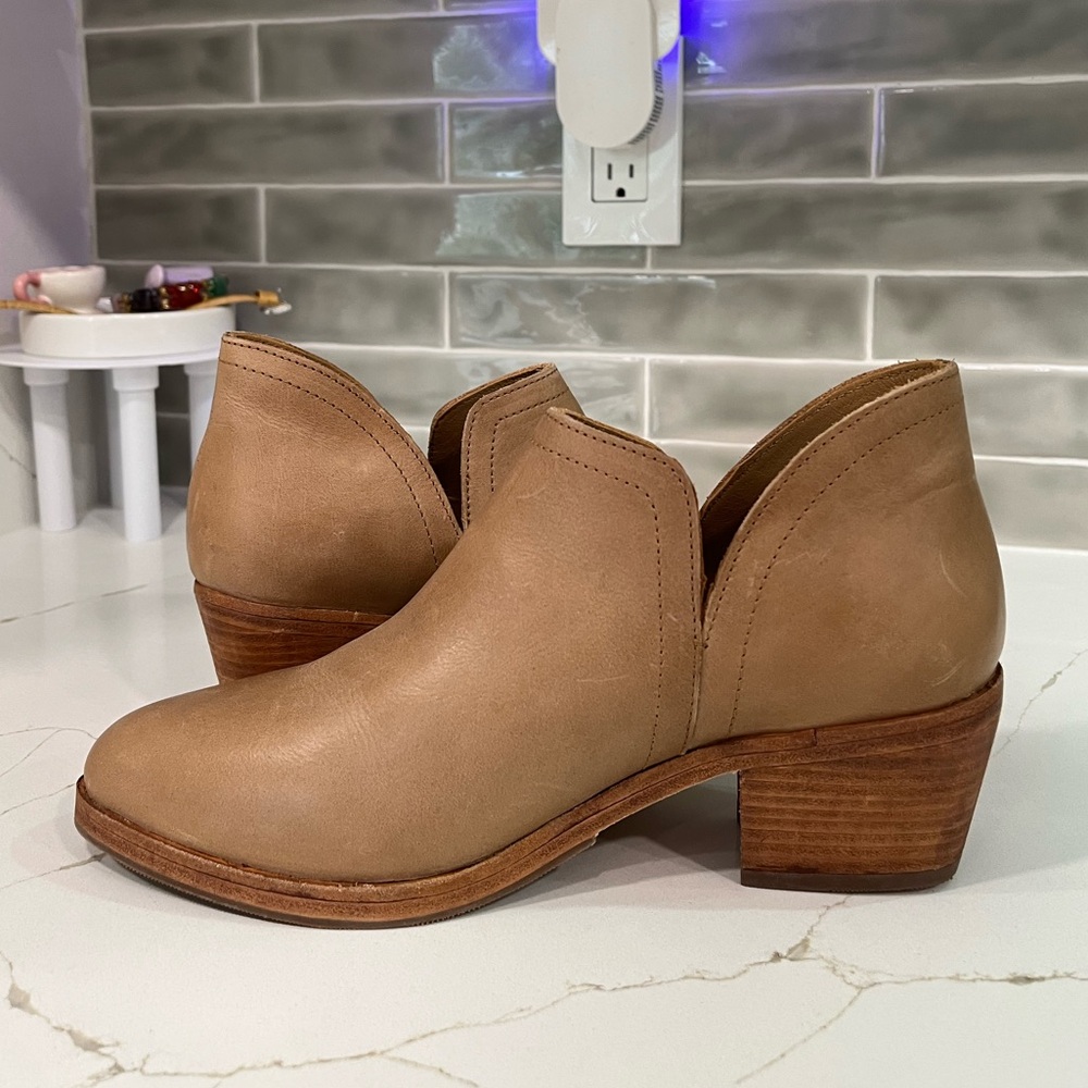 Nisolo Mia  Everyday Ankle Bootie. Women’s size 6.5 Color Almond. - Picture 10 of 16